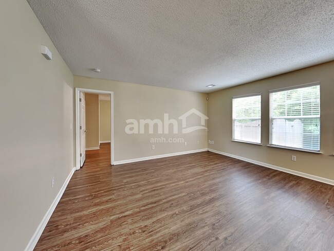 Building Photo - 515 Kingsman Ln