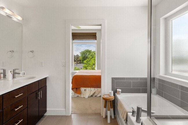 Building Photo - Modern 4BR/3.5BA Duplex with Finished Base...
