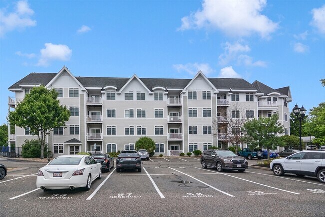 Building Photo - 614 Pond St