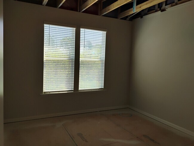 Building Photo - Ovation @ Sweetbrier