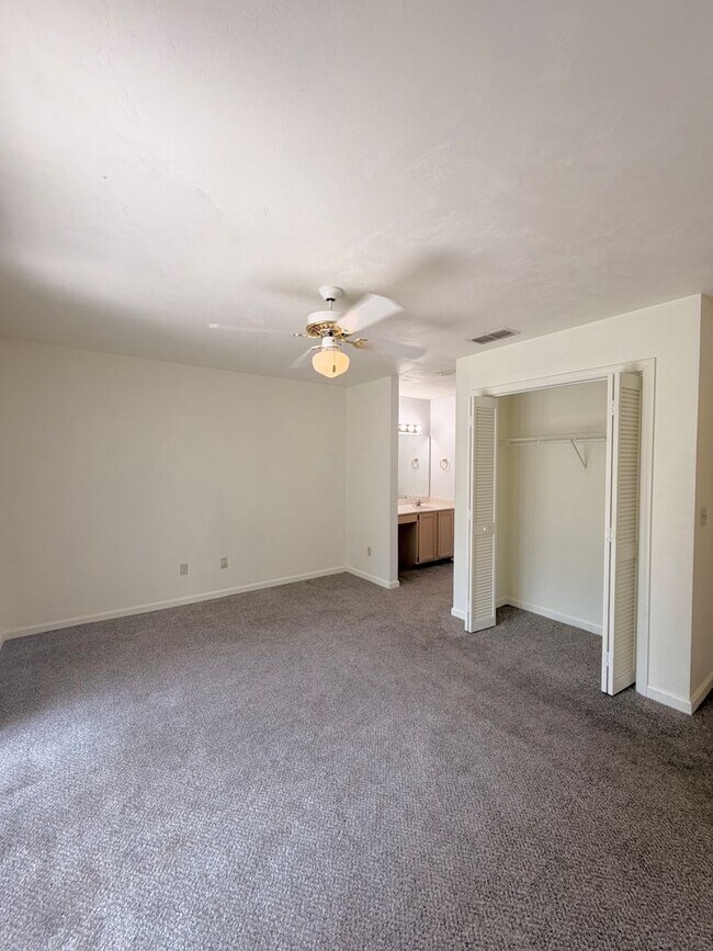 Building Photo - 4414 Stratfordshire Ct