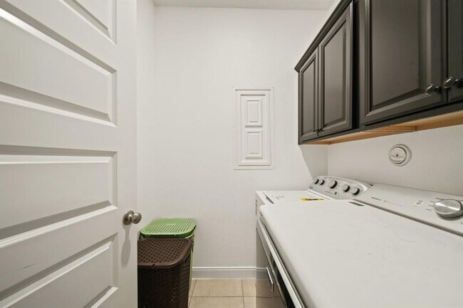 Building Photo - 7413 Woodward Springs Dr