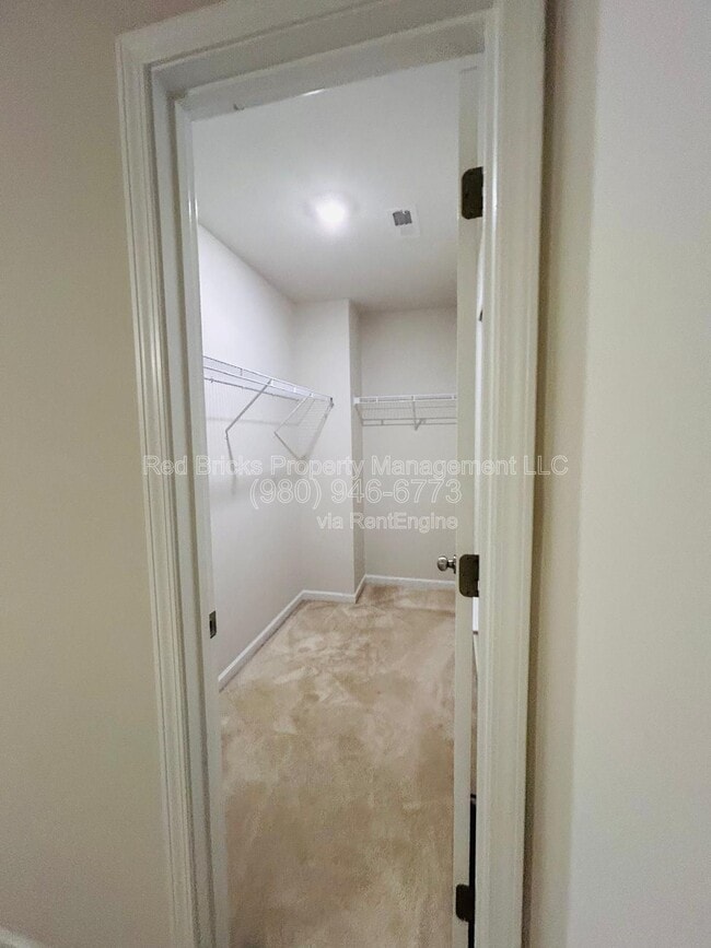 Building Photo - 9315 Grand Valley Dr