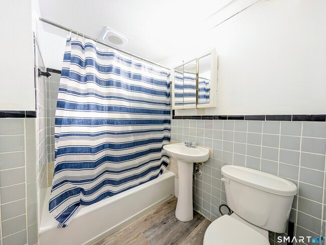 Building Photo - 95 Fairview Dr