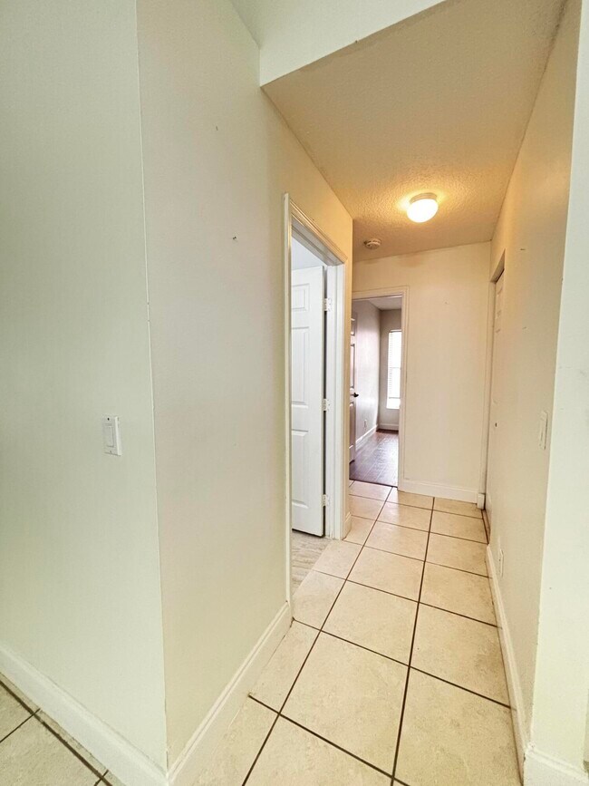 Building Photo - 5344 Edenwood Ln