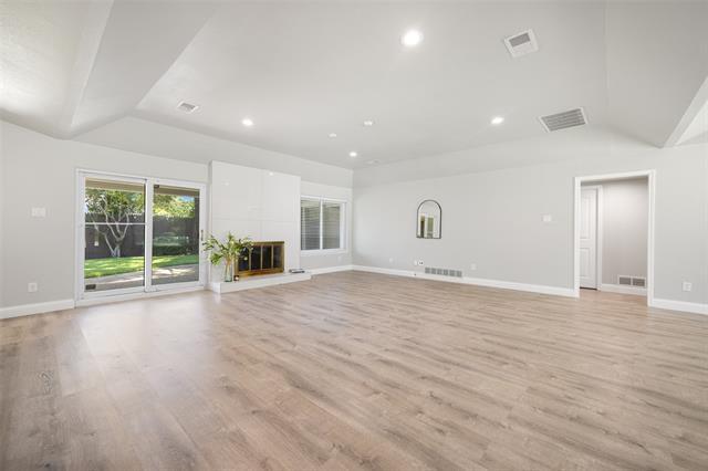Building Photo - 6350 Glennox Ln