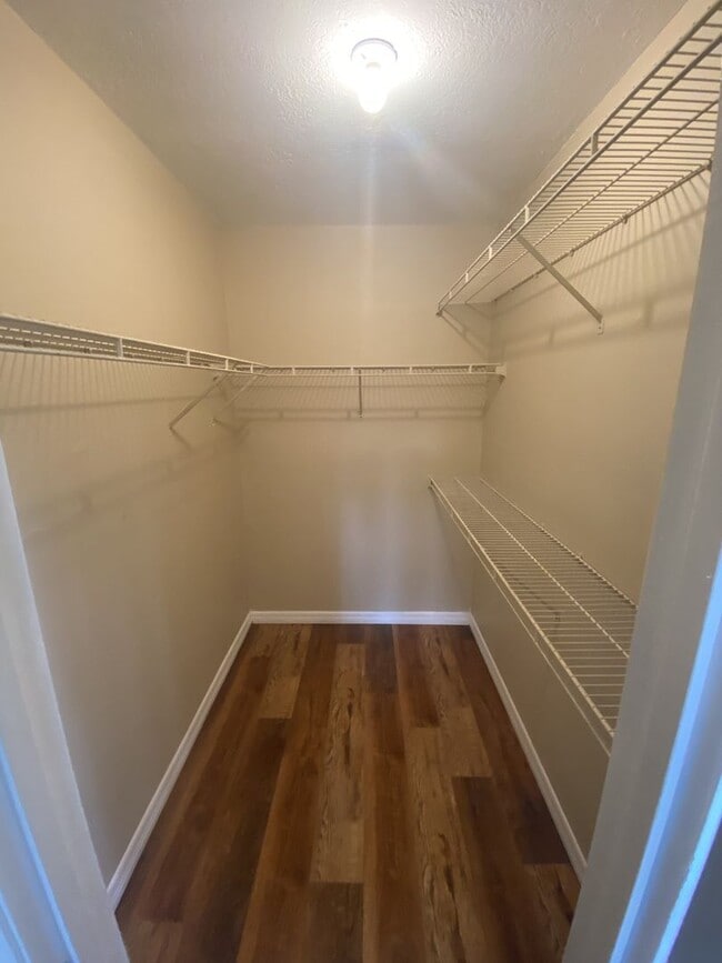 Building Photo - 2 Bed 2 Bath Condo with fireplace!!!