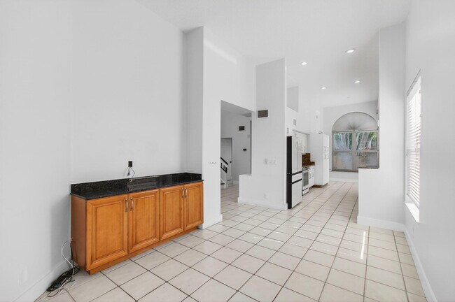 Building Photo - 7848 Travelers Tree Dr