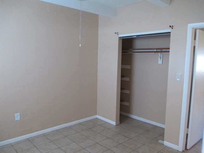 Building Photo - 1713 Dixon Blvd