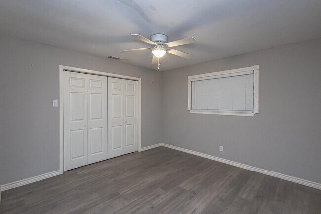 Building Photo - 1001 Castle Heights Dr