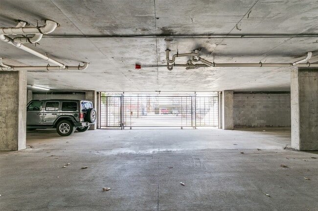 Building Photo - 4040 N Hall St