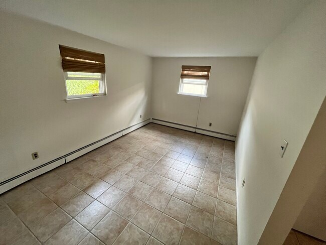 Building Photo - 9 June Ave