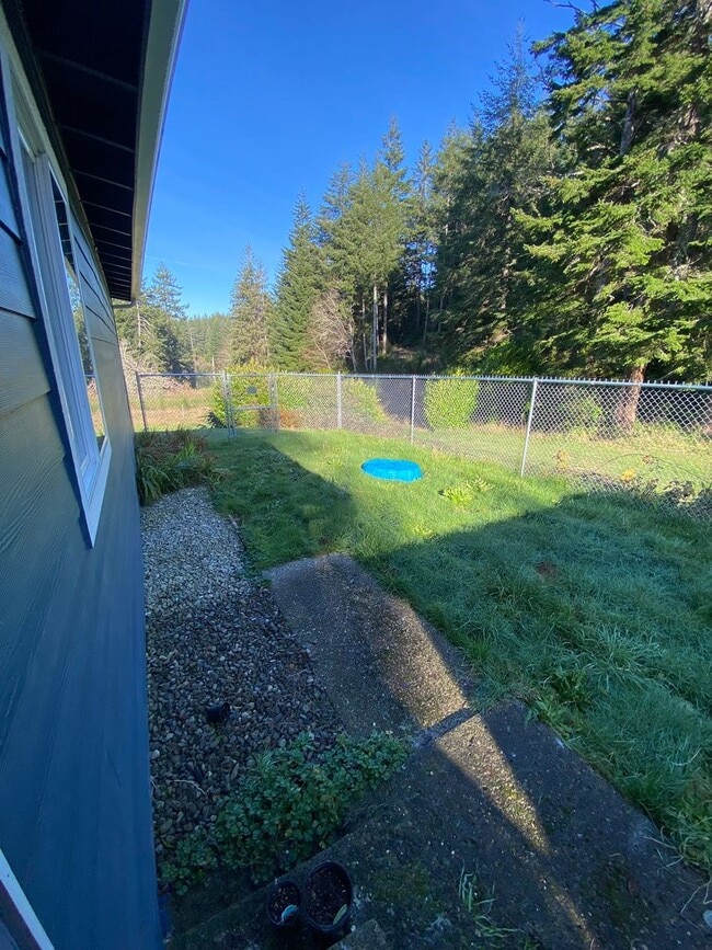 Building Photo - BRING YOUR ATVS - JUST MINUTES FROM THE OREGON DUNES!