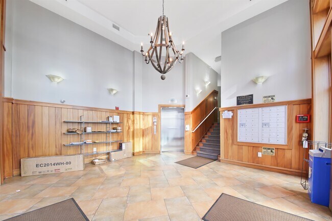 Building Photo - 61 Grand St