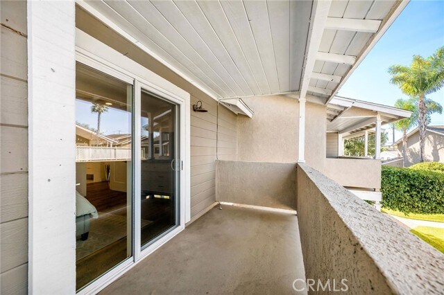 Building Photo - 2424 Santa Ana Ave