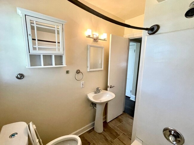Building Photo - Stunning 3-bedroom single family home in N...
