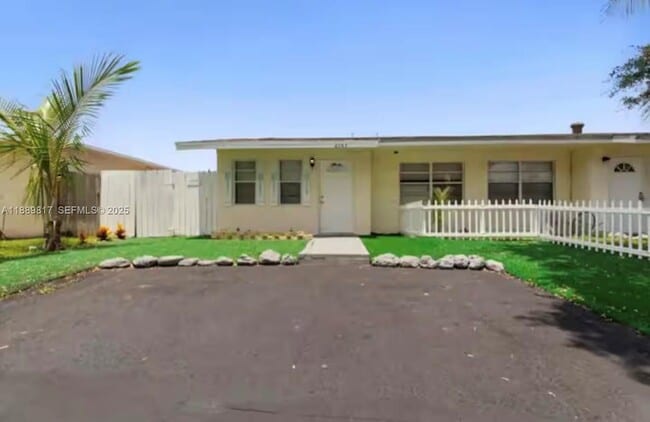 Building Photo - 2543 SW 58th Manor