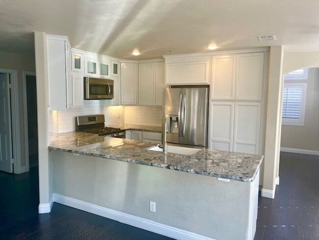 Building Photo - Great Escondido Rental