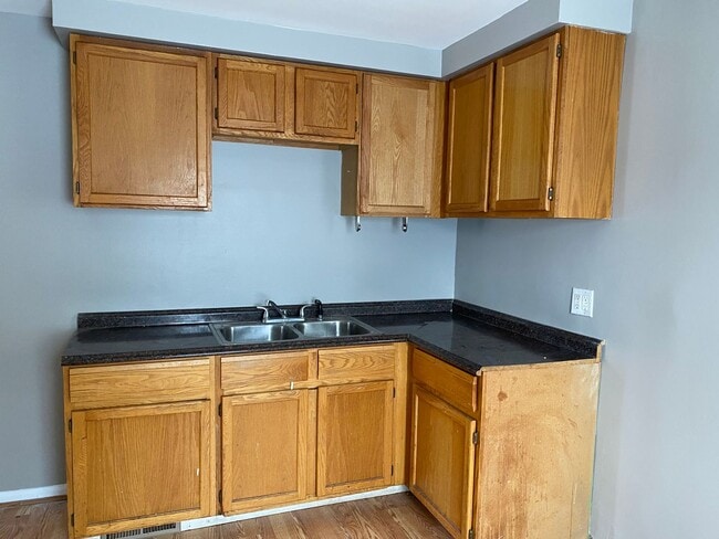Building Photo - 3  Bedroom Home In Roseville