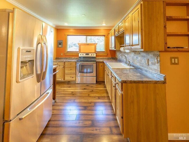 Building Photo - 944 Clover Dr