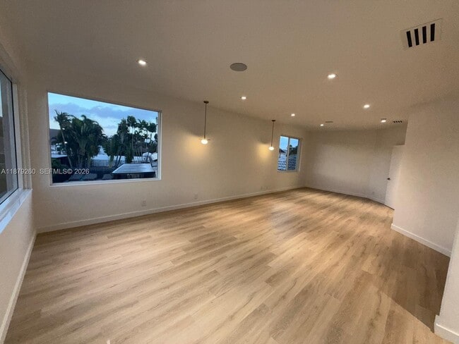 Building Photo - 5371 SW 32nd St