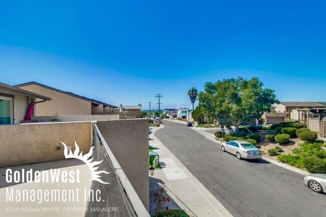 Building Photo - Charming 3Bdm 2.5Ba Townhome in the Claire...