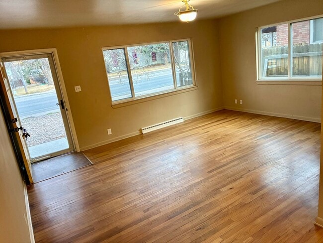 Building Photo - 6 Month lease special, $200/mo off per month! Priced at $1795 after discount. Cute House For Rent...