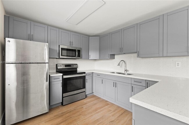 Building Photo - 6121 SW 40th Ct