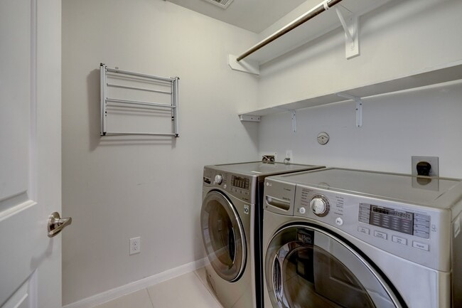 Building Photo - 2231 Chenevert St