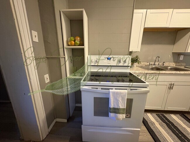 Building Photo - ORIGINAL HARDWOOD FLOORS! 1/2 MONTH OF FRE...