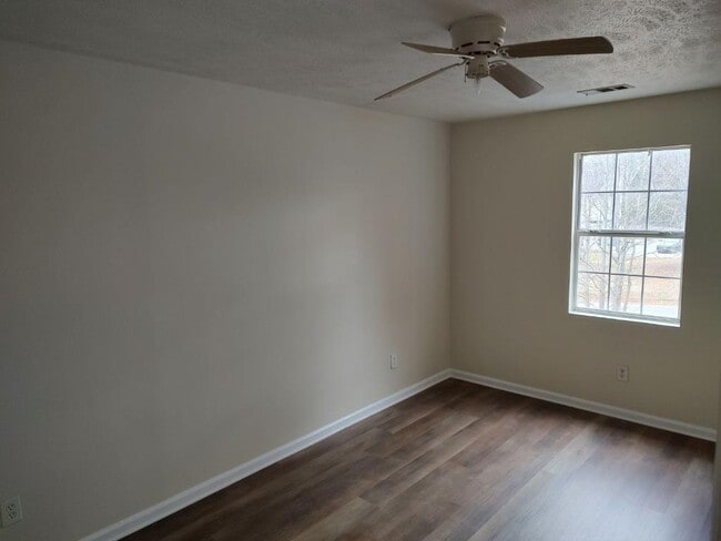 Building Photo - 4957 N Redan Cir