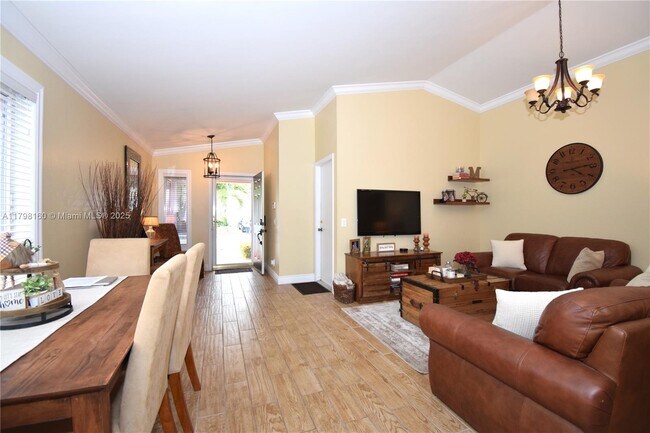 Building Photo - 855 San Remo Dr