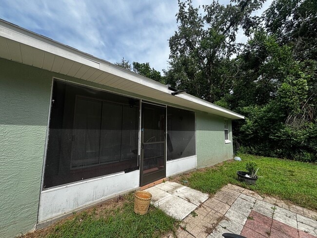 Building Photo - 3/2 Home Silver Springs Shores with Solar ...