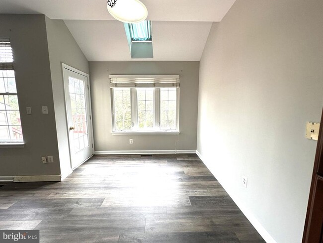 Building Photo - 22609 Welborne Manor Square