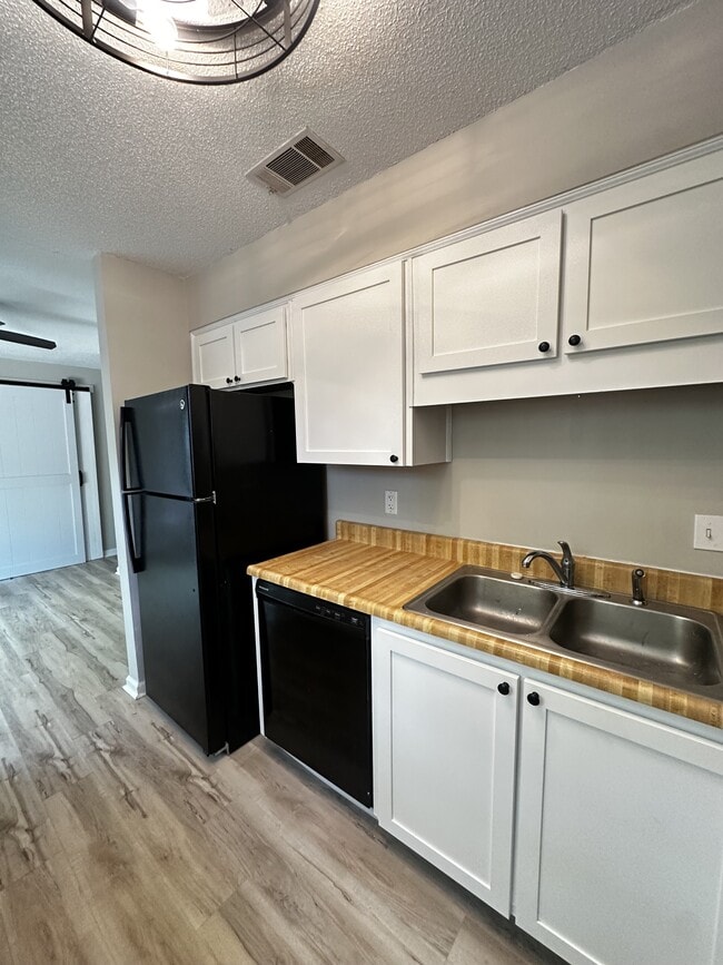 Building Photo - 38 Helmsman Ct