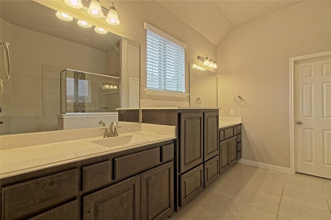 Building Photo - 2700 Madelena Ct