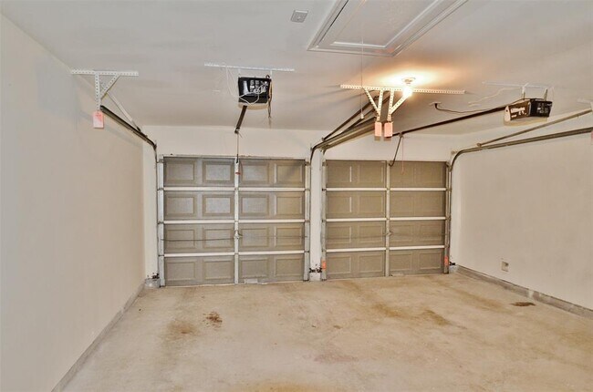 Building Photo - 10 Cypress Bayou Ct