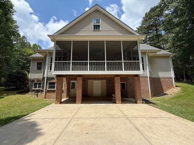 Building Photo - Tranquil and Secluded Raleigh Home with Un...