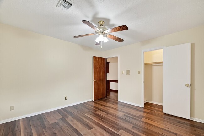 Building Photo - 13618 Jessica Ln