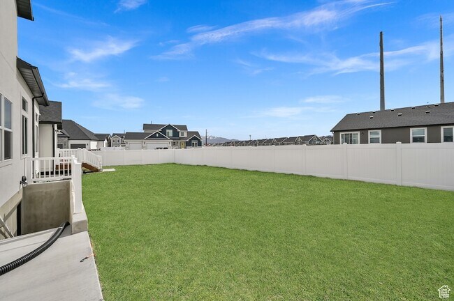 Building Photo - 2513 N Fall Breeze Wy