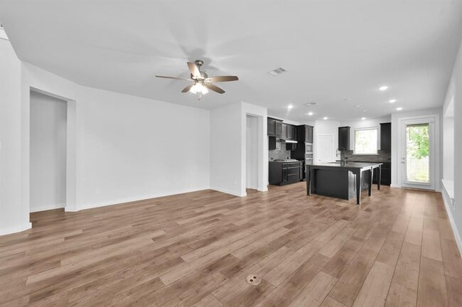 Building Photo - 109 Morning Nook Ct