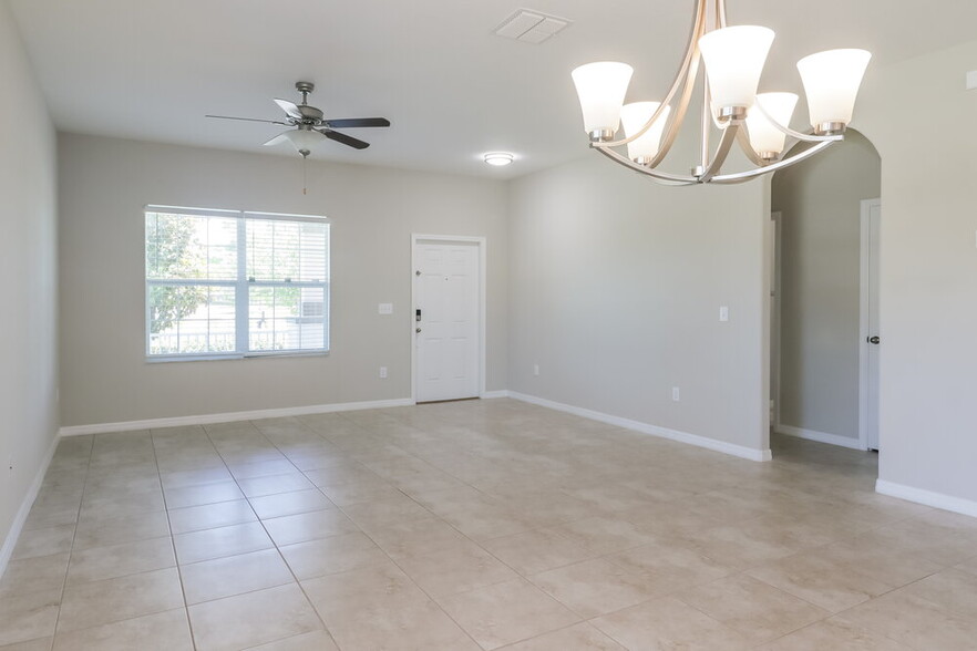 Building Photo - 8745 Park Bench Ct