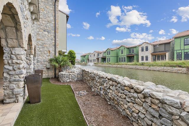Building Photo - 8 Comillas Dr