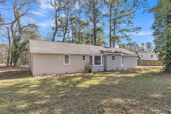 Building Photo - 412 Circle Dr