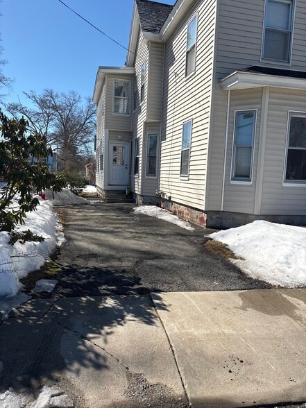 off-street parking - 18 Upham St