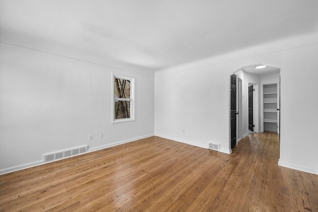 Building Photo - 18525 Westmoreland Rd