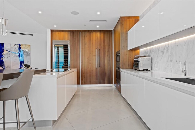 Building Photo - 701 N Fort Lauderdale Beach Blvd