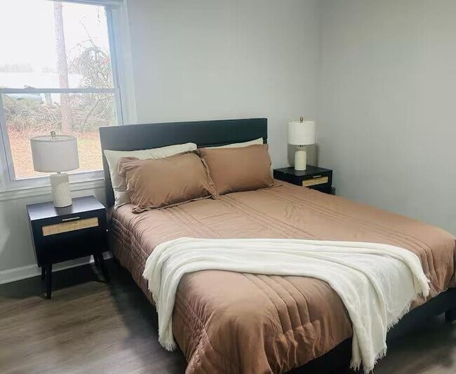 Building Photo - 3132 Forrest Hills Dr SW