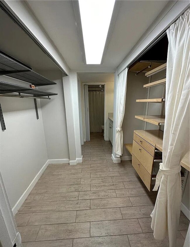 Building Photo - 465 S Los Robles Ave