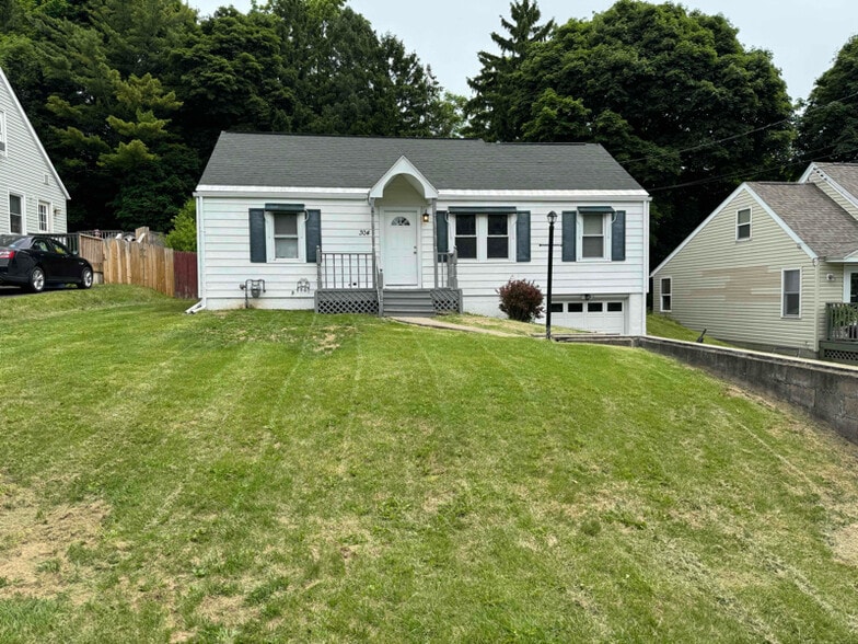 Primary Photo - 304 Yorkshire Blvd